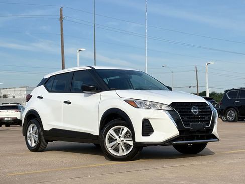 Certified 2025 Nissan Kicks Play S FWD image 2