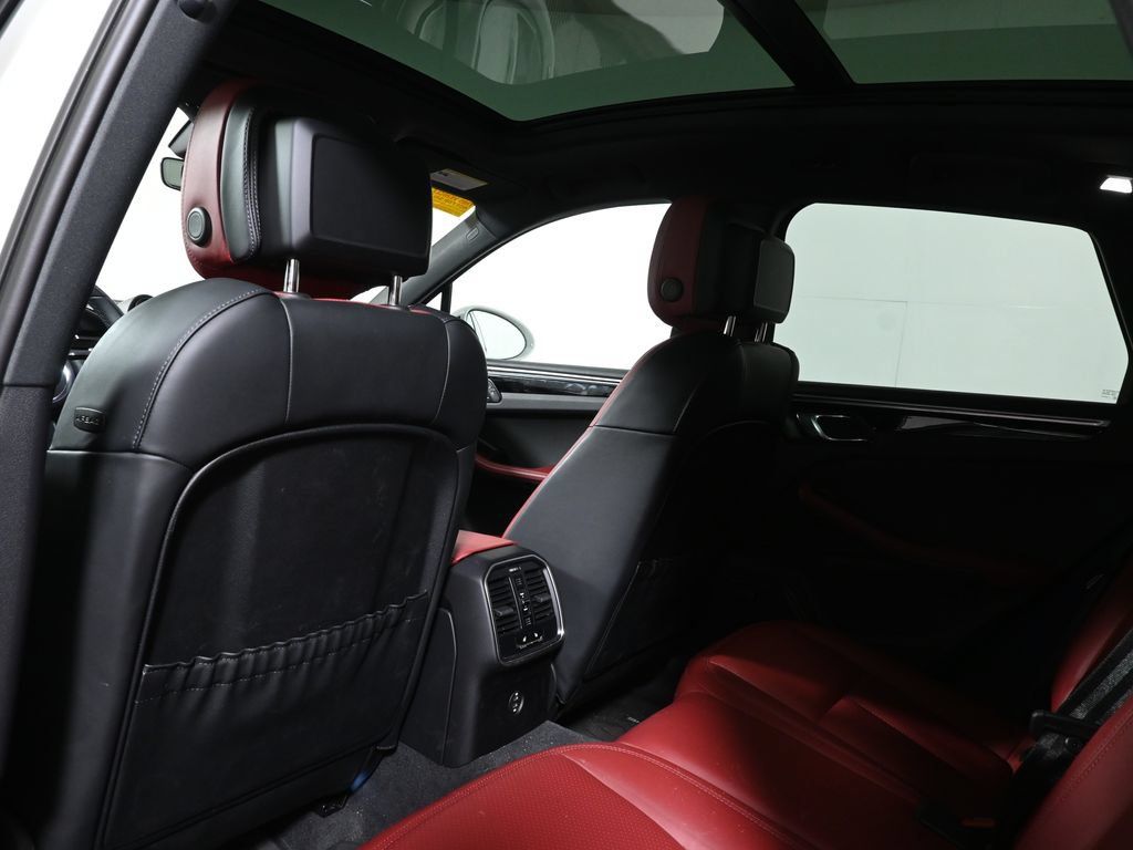 Used 2024 Porsche Macan AWD/4WD image 8