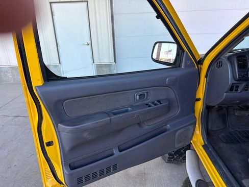 Used 2001 Nissan Xterra SE image 14