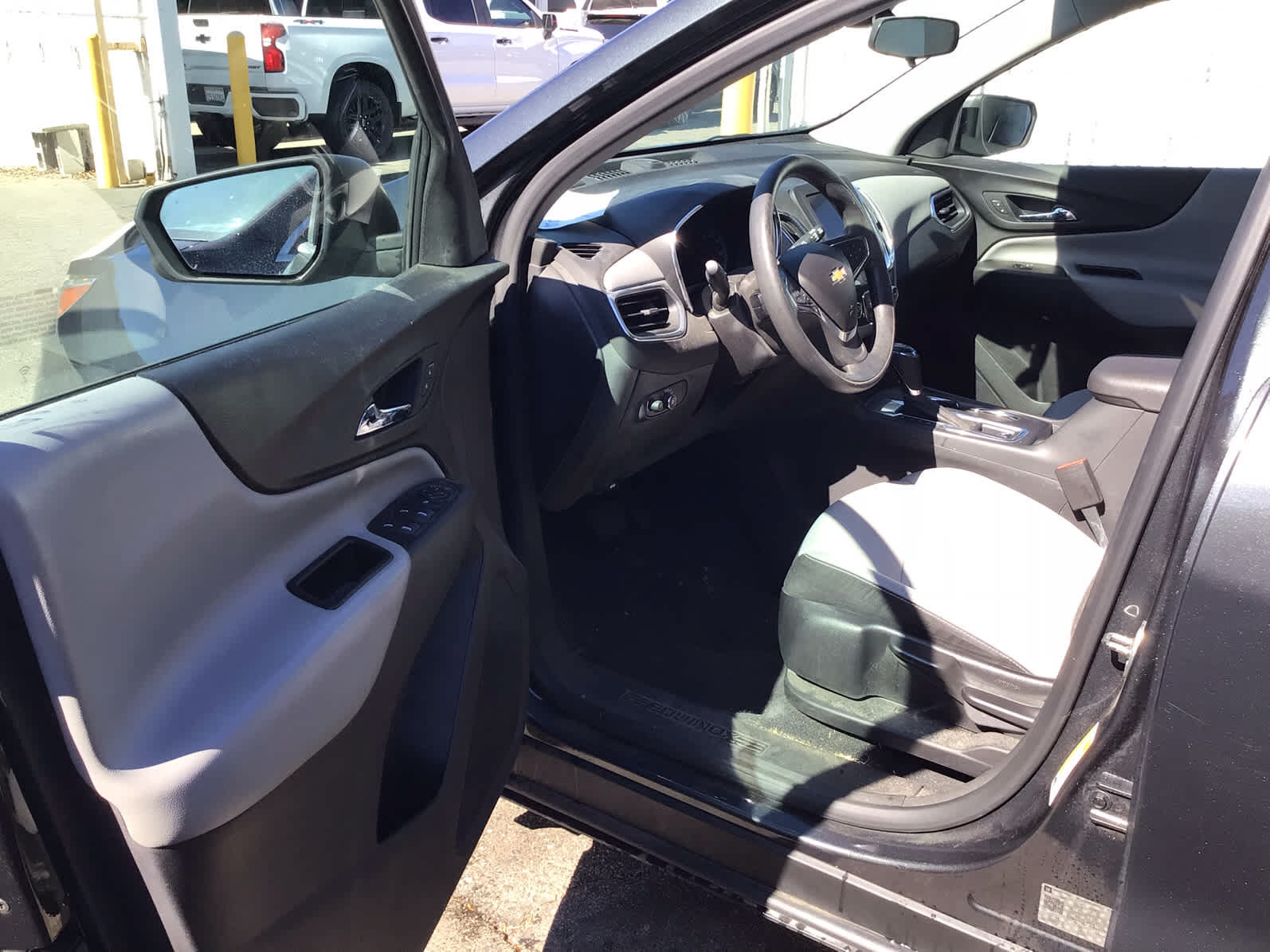 Used 2020 Chevrolet Equinox LS FWD image 3