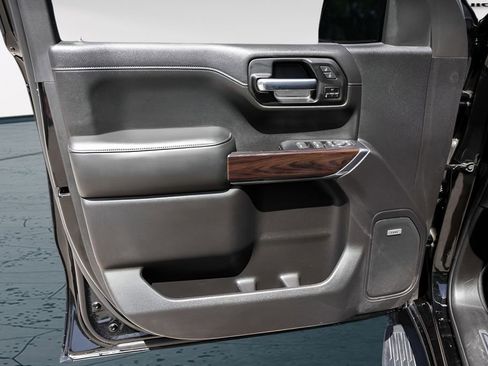 Used 2020 GMC Sierra 1500 SLT RWD image 25