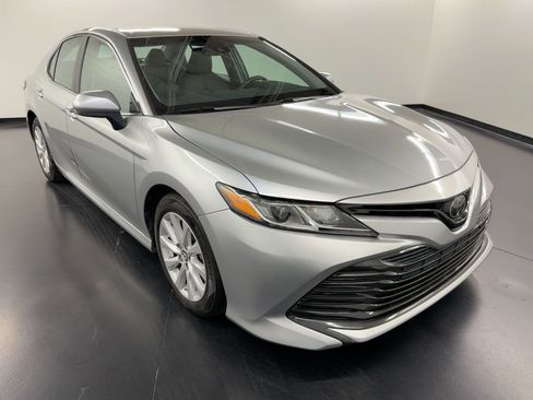Used 2018 Toyota Camry LE image 7