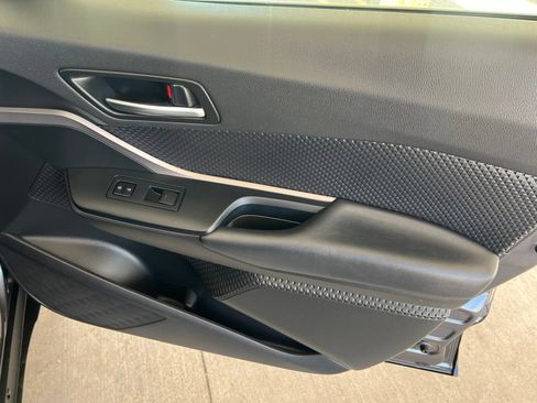 Used 2020 Toyota C-HR LE FWD image 21