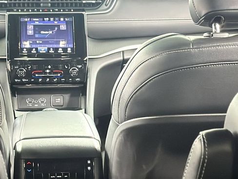 Used 2023 Jeep Grand Cherokee L Altitude image 18