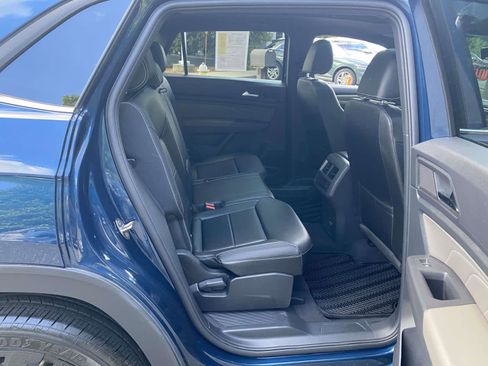 Certified 2023 Volkswagen Atlas Cross Sport SE w/ Panoramic Sunroof Package AWD/4WD image 28