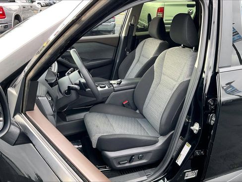 Used 2023 Nissan Rogue SV image 23