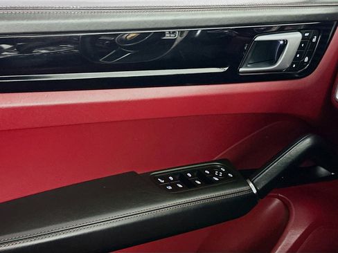 Used 2022 Porsche Cayenne E-Hybrid Coupe image 14