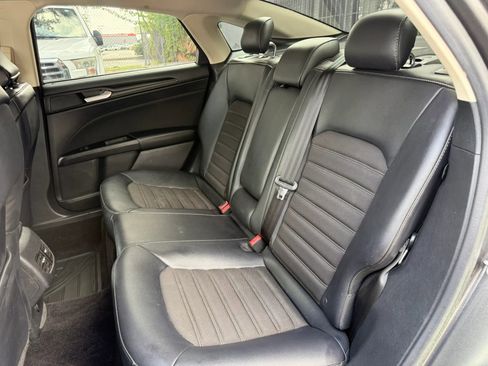 Used 2018 Ford Fusion SE w/ Equipment Group 601A FWD image 16
