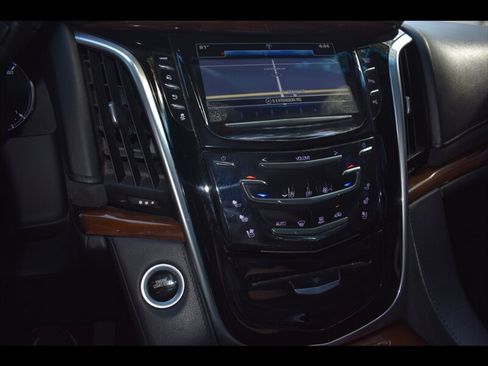 Used 2018 Cadillac Escalade ESV 2WD image 12