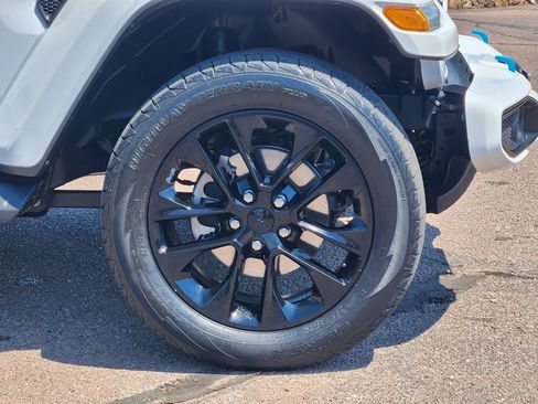 Used 2021 Jeep Wrangler Unlimited Sahara AWD/4WD image 30