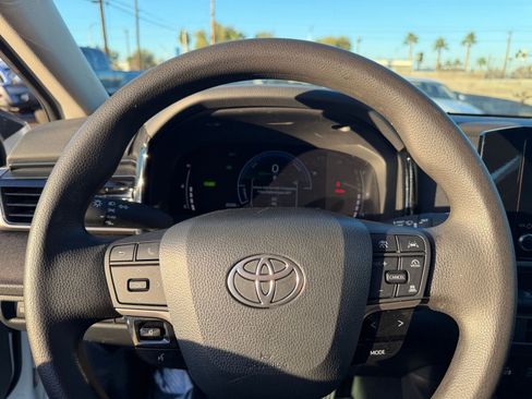 Used 2025 Toyota Camry LE image 28