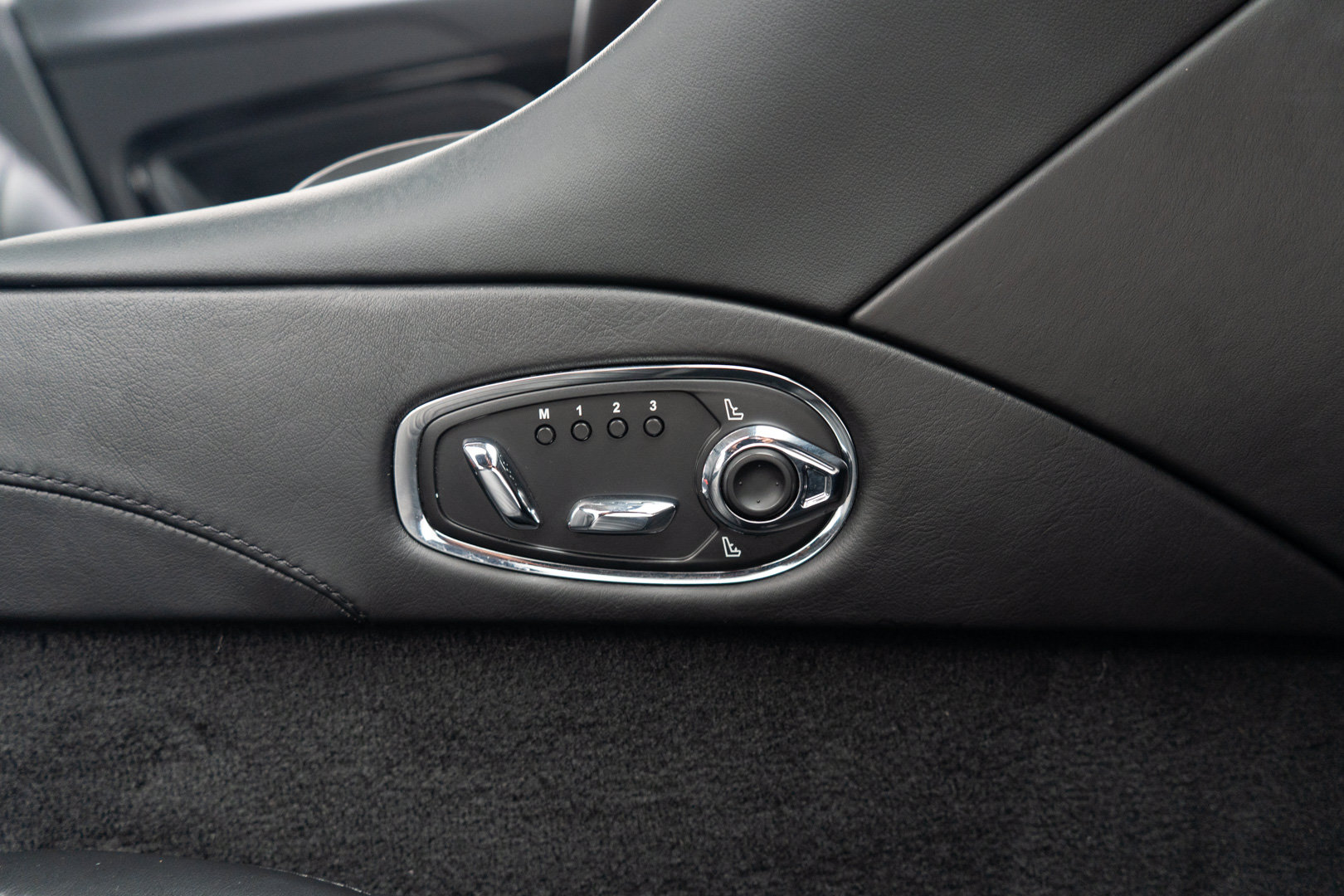 Used 2019 Aston Martin DB11 Coupe RWD image 33