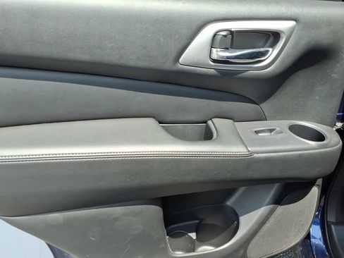 Used 2020 Nissan Pathfinder S FWD image 11