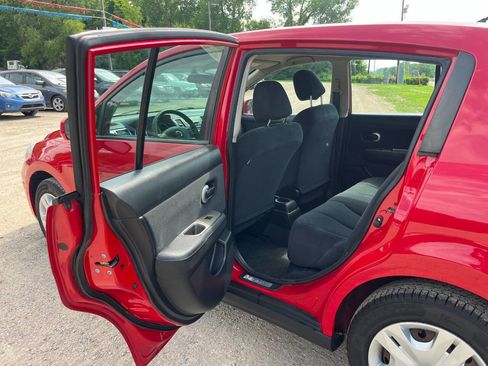 Used 2011 Nissan Versa 1.8 S w/ Plus Pkg image 10