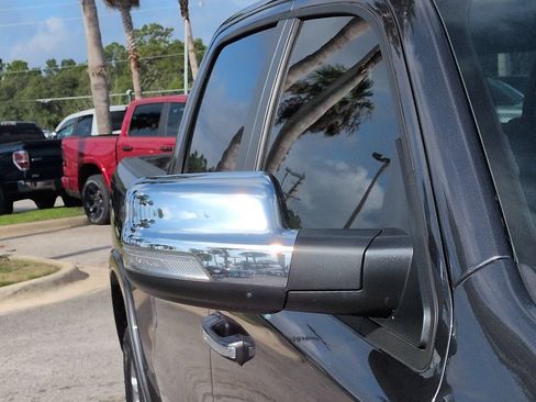 Used 2022 RAM 1500 Laramie AWD/4WD image 11