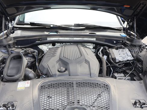 Certified 2023 Porsche Macan AWD/4WD image 29
