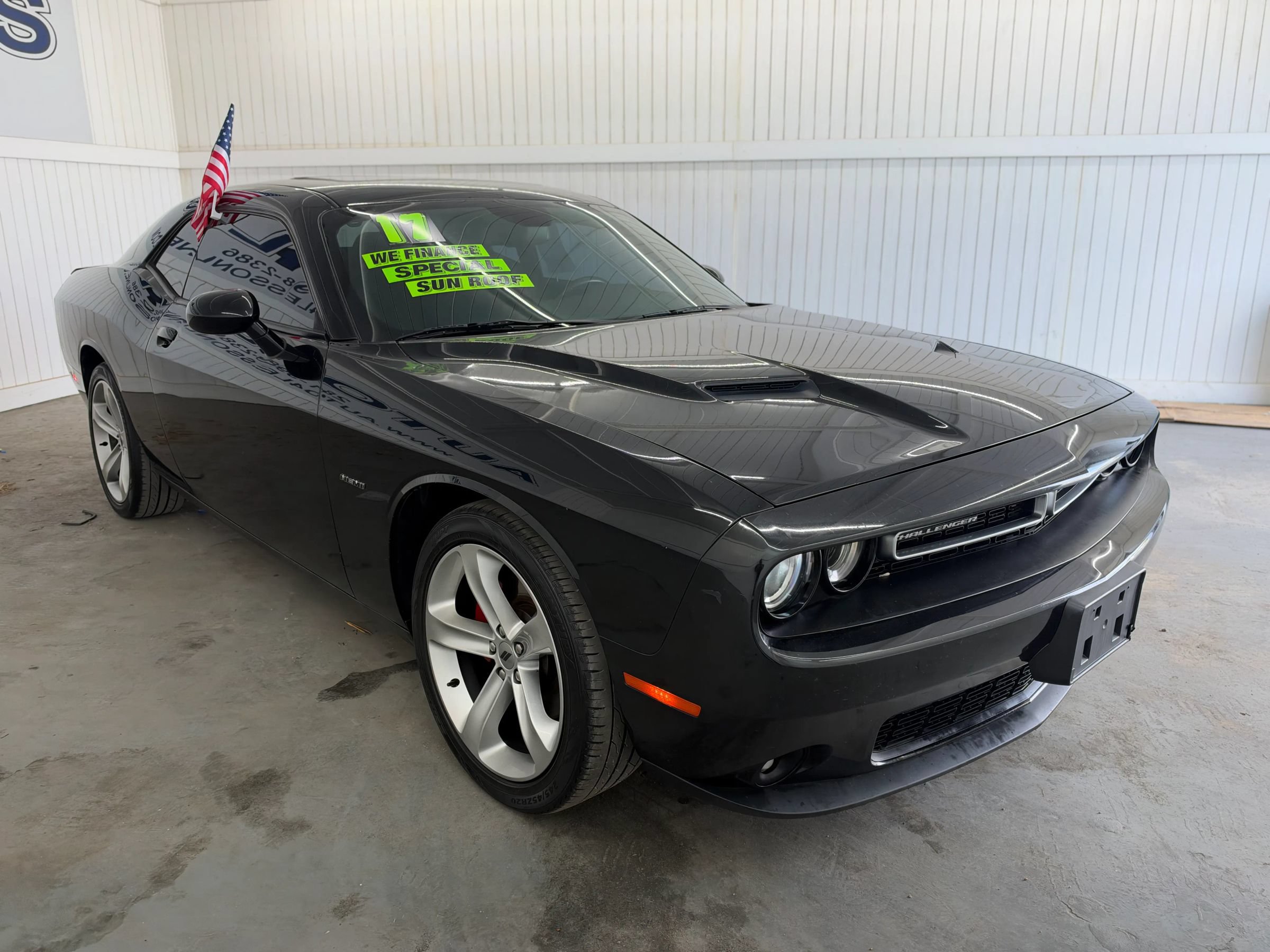 Used 2017 Dodge Challenger R/T RWD image 3