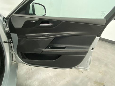 Used 2018 Jaguar XE S image 46