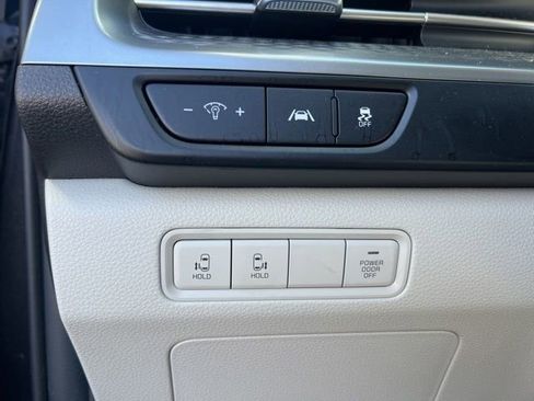 Certified 2024 Kia Carnival LX image 11