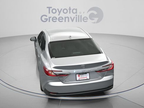 Used 2025 Toyota Camry LE FWD image 12
