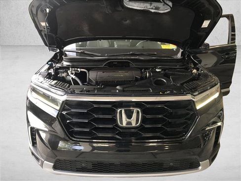 Used 2024 Honda Pilot Touring image 18