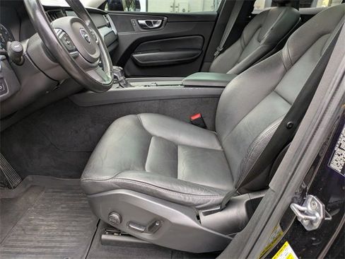 Used 2020 Volvo XC60 T5 Momentum image 10