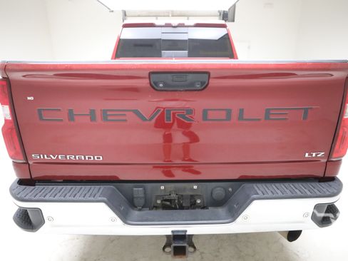 Used 2020 Chevrolet Silverado 2500 LTZ w/ LTZ Premium Package AWD/4WD image 3