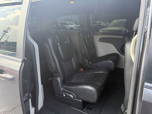 Used 2018 Dodge Grand Caravan SXT FWD image 13