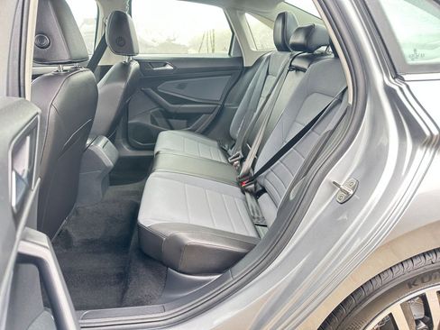Used 2025 Volkswagen Jetta SE image 37