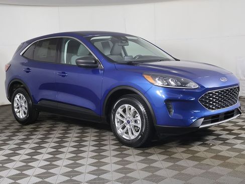 Used 2022 Ford Escape SE w/ Convenience Package AWD/4WD image 2