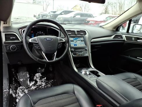 Used 2017 Ford Fusion SE w/ Equipment Group 201A FWD image 12