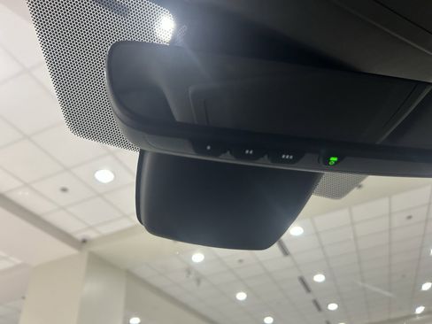 Used 2022 Toyota Highlander XLE image 19