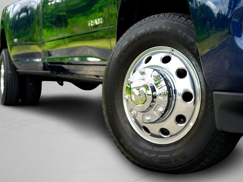 Used 2024 RAM 3500 Laramie w/ Sport Appearance Package AWD/4WD image 2