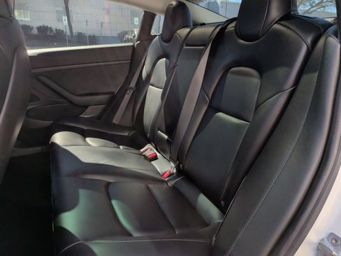 Used 2020 Tesla Model 3 Standard Range image 33