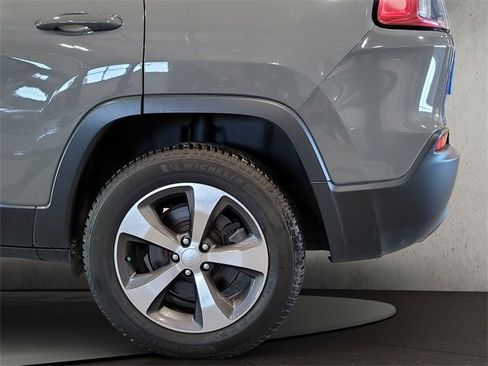 Used 2020 Jeep Cherokee Limited image 23