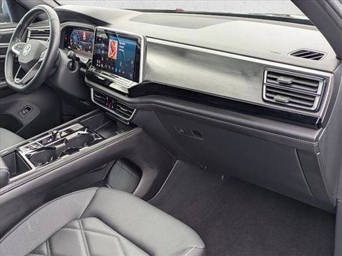 Used 2024 Volkswagen Atlas Cross Sport SE image 20