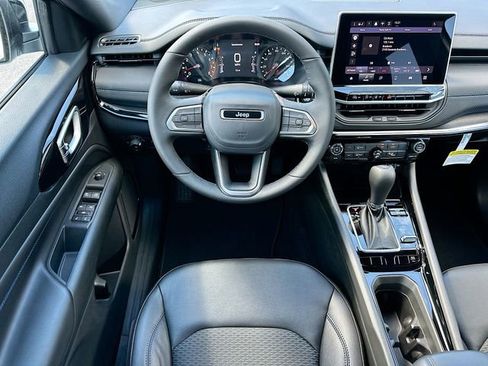 New 2026 Jeep Compass Latitude image 15