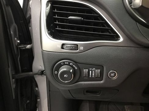 Used 2019 Jeep Cherokee Limited AWD/4WD image 15