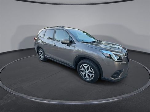 Used 2023 Subaru Forester Premium image 9