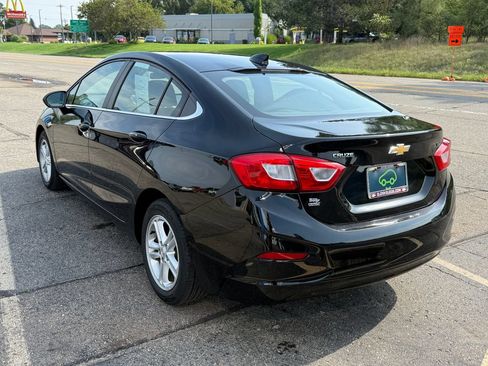 Certified 2018 Chevrolet Cruze LT w/ Convenience Package FWD image 3