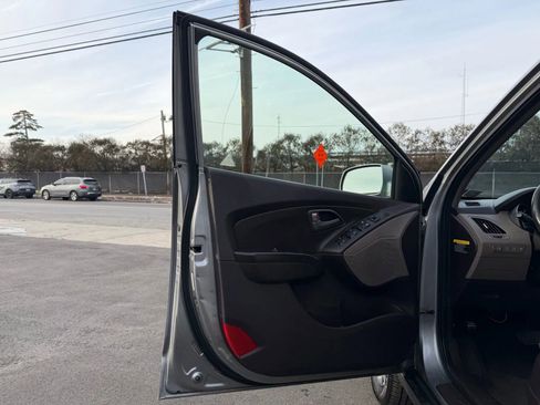 Used 2014 Hyundai Tucson SE image 12