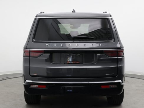 Used 2024 Jeep Wagoneer Series II w/ Flexible Seating Group RWD image 7