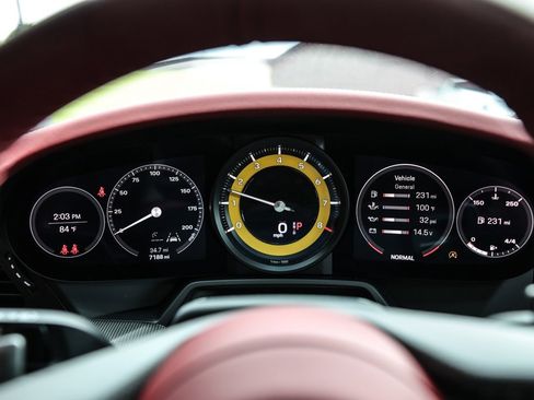 Used 2024 Porsche 911 Carrera w/ Premium Package image 32