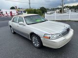 Used 2004 Lincoln Town Car Ultimate image 2