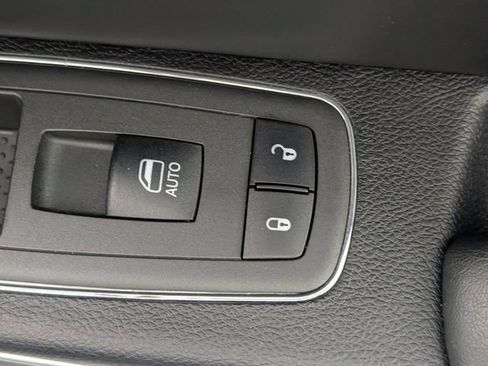 Used 2022 Chrysler 300 Touring w/ Sport Appearance Package RWD image 33