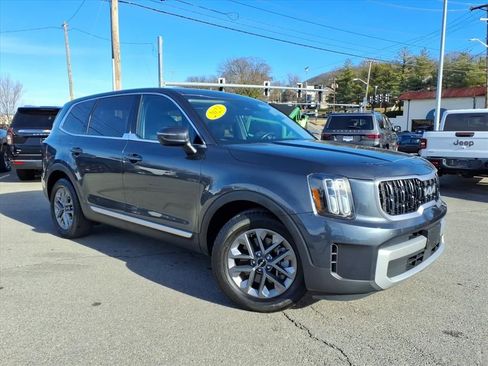 Used 2023 Kia Telluride LX image 2