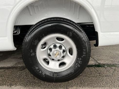 New 2026 Chevrolet Express 3500 LS image 31