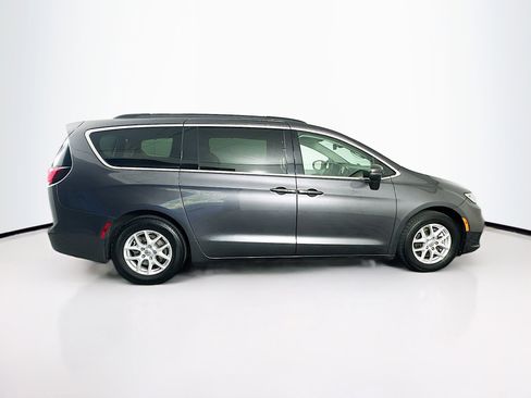Used 2022 Chrysler Pacifica Touring-L image 10