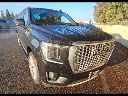 Used 2023 GMC Yukon XL Denali image 2