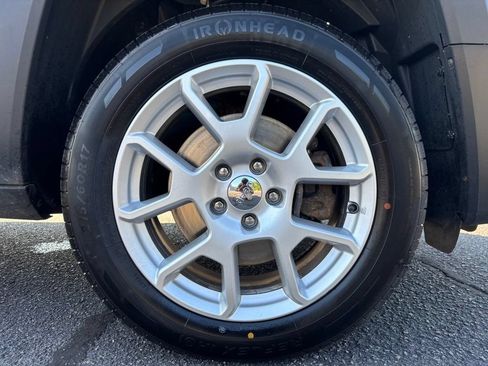 Used 2020 Jeep Renegade Latitude w/ Cold Weather Group AWD/4WD image 15